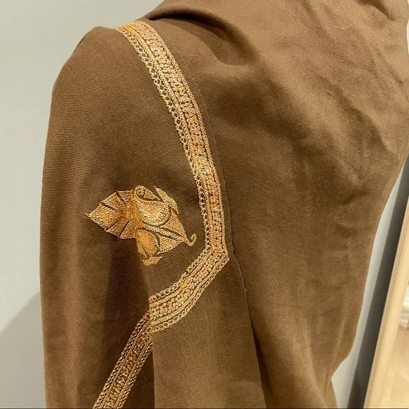 Large wool wrap with gold embroidery - Picture 3 of 5